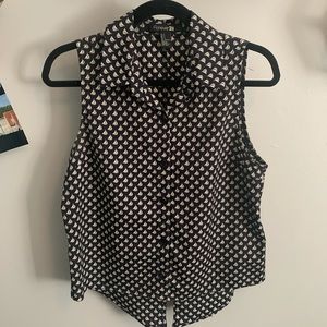 Sleevless Blouse With Boats